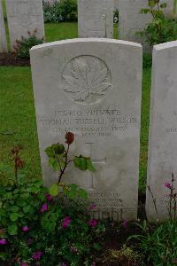 Etaples Military Cemetery - Wilson, Thomas Russell